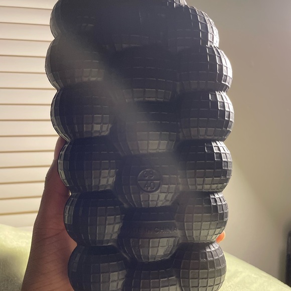 Black bubble slides.  Size:39-40.  Never Worn. - Picture 4 of 8